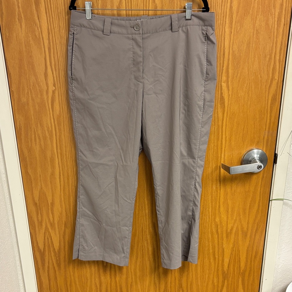 NikeGolf Performance capri Pants in Taupe